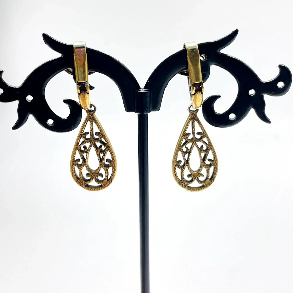 N/A elegant vintage